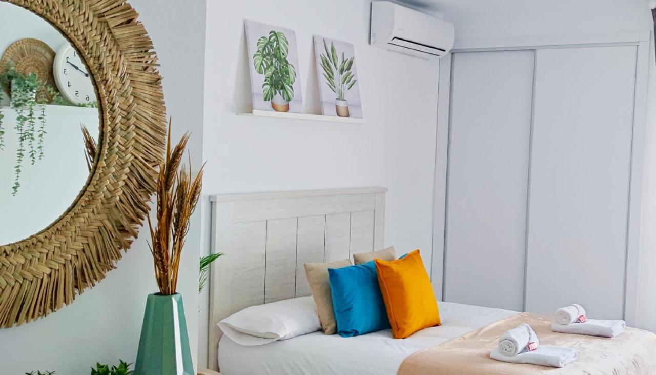 El Estudio De La Playa Benalbeach Holidays Paradise Benalmádena Eksteriør billede