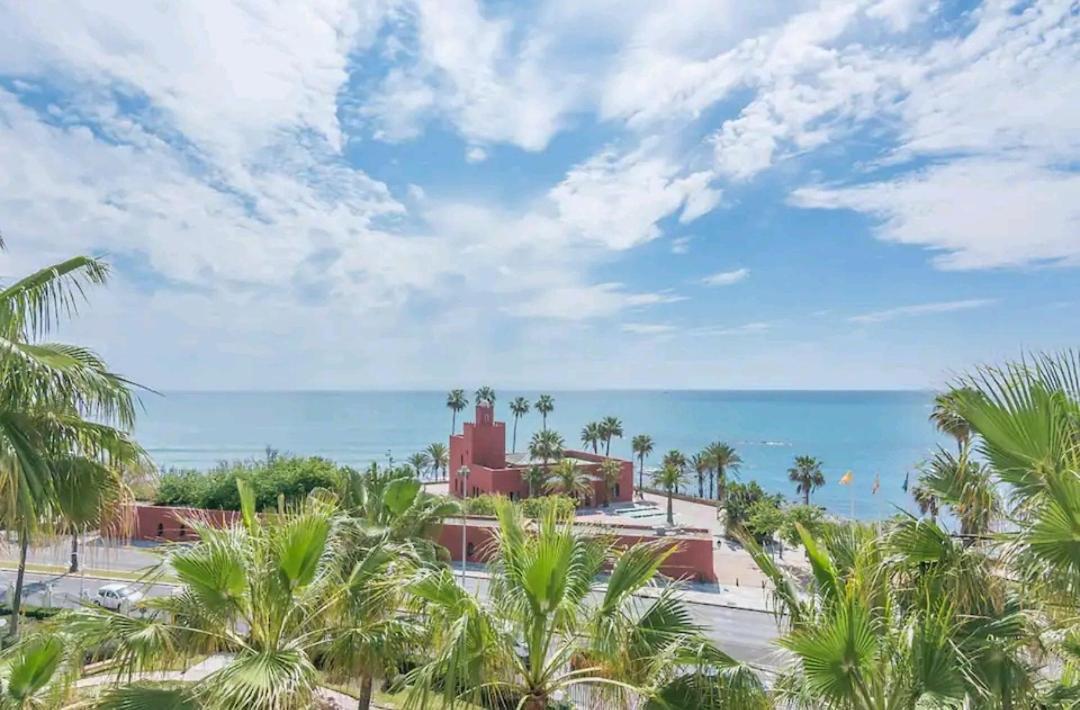 El Estudio De La Playa Benalbeach Holidays Paradise Benalmádena Eksteriør billede