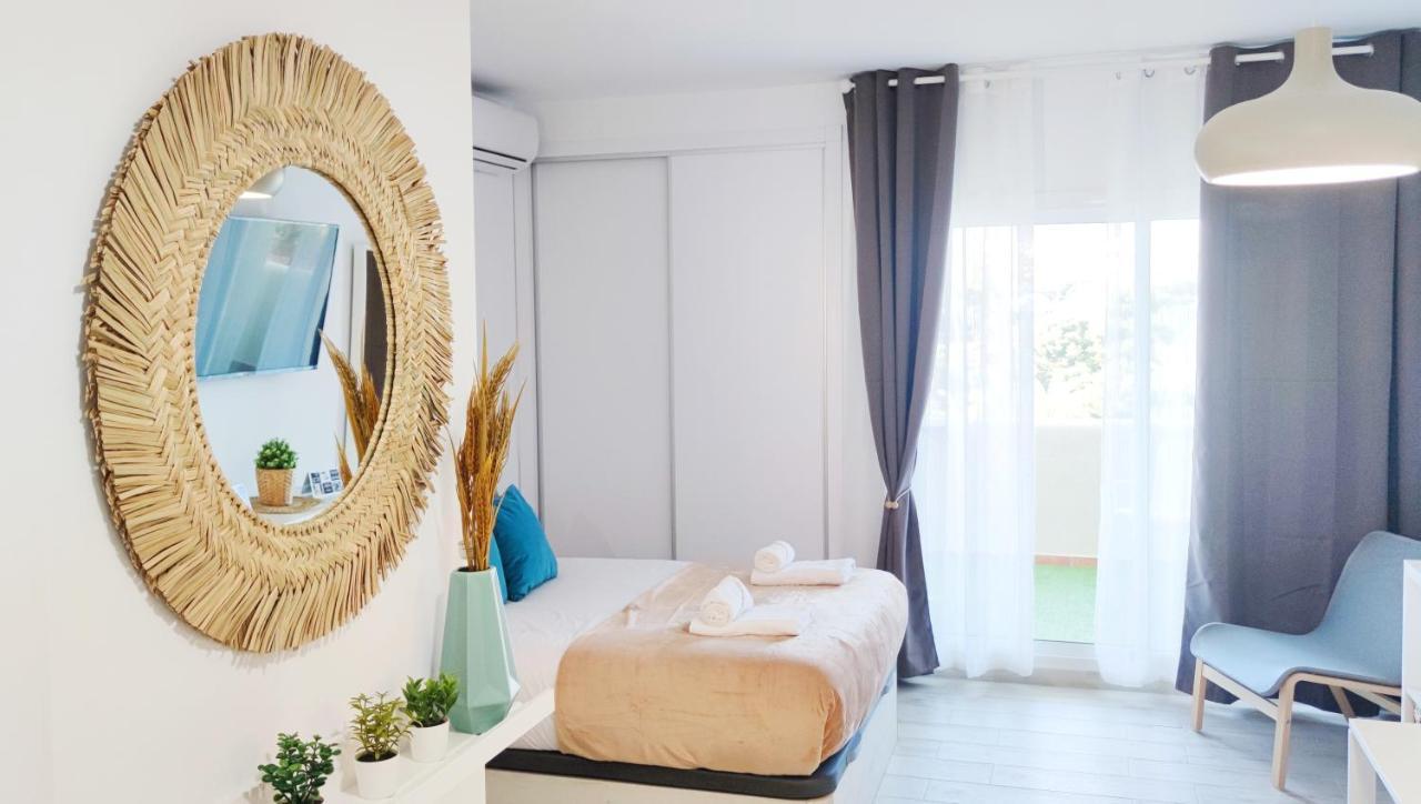 El Estudio De La Playa Benalbeach Holidays Paradise Benalmádena Eksteriør billede