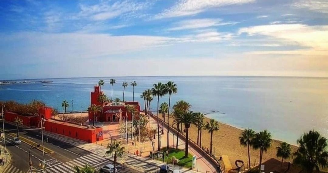 El Estudio De La Playa Benalbeach Holidays Paradise Benalmádena Eksteriør billede