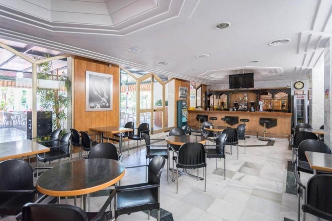 El Estudio De La Playa Benalbeach Holidays Paradise Benalmádena Eksteriør billede