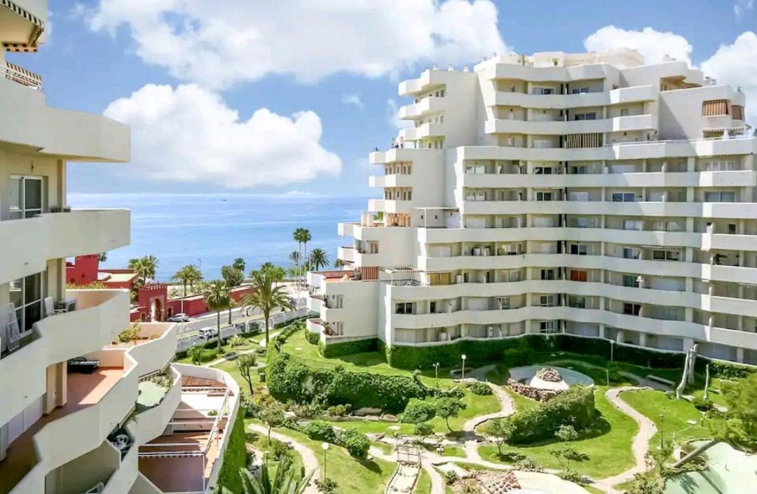 El Estudio De La Playa Benalbeach Holidays Paradise Benalmádena Eksteriør billede