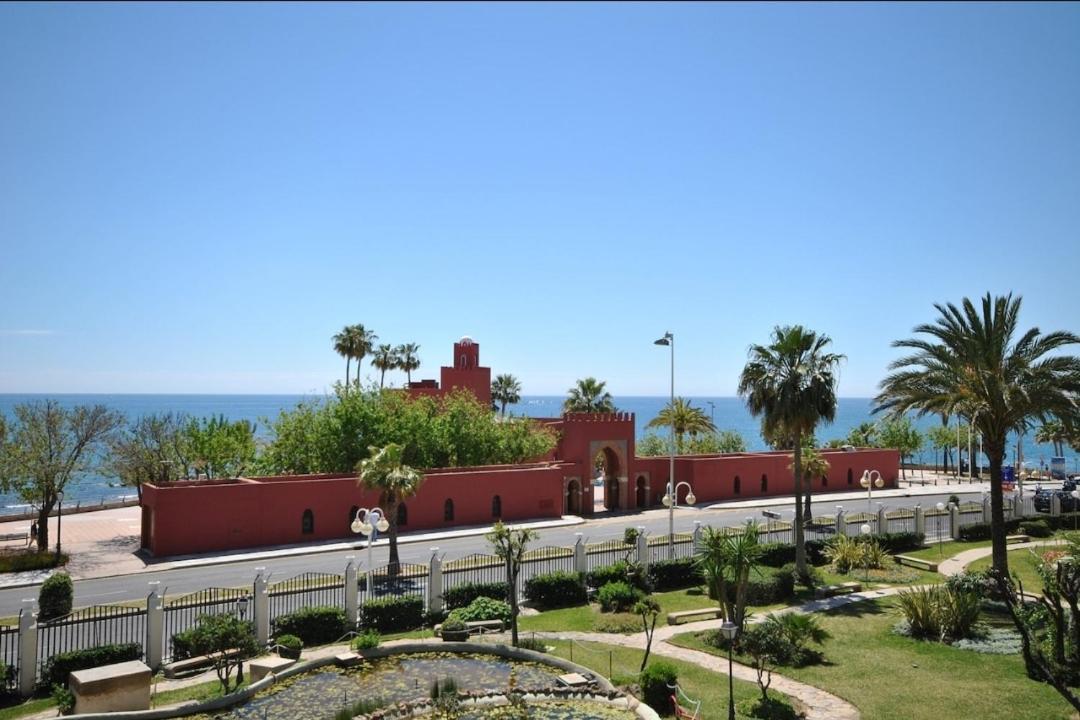 El Estudio De La Playa Benalbeach Holidays Paradise Benalmádena Eksteriør billede